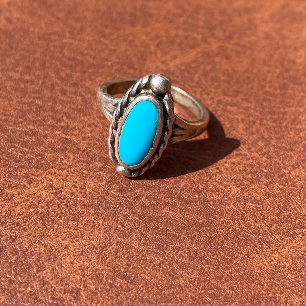 Vintage Navajo .925 Sterling Silver and Turquoise ring size 3.5, 3.3grams